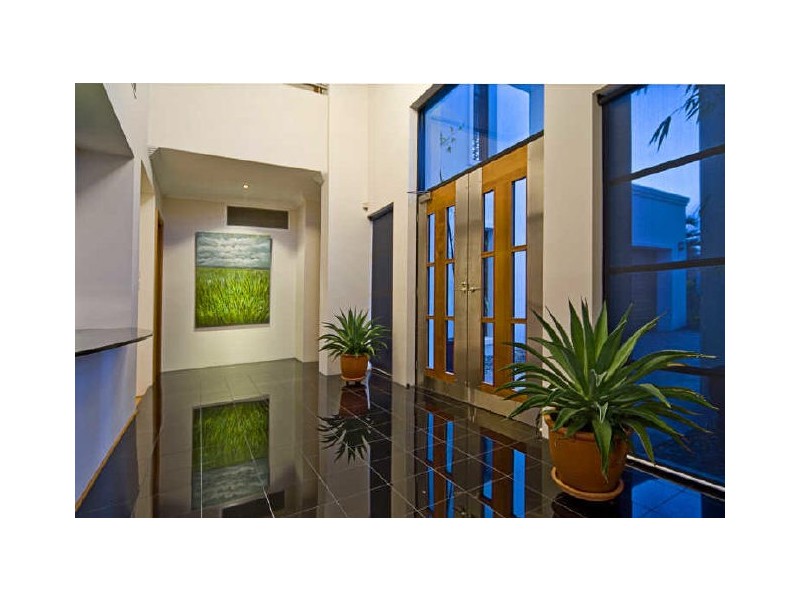 Sovereign Islands QLD 4216