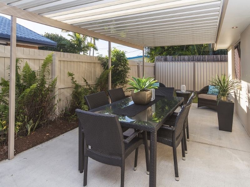 2/31 Victor Avenue, Paradise Point QLD 4216