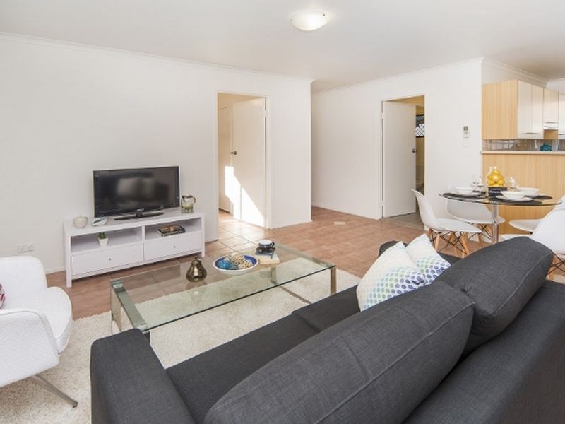 2/31 Victor Avenue, Paradise Point QLD 4216