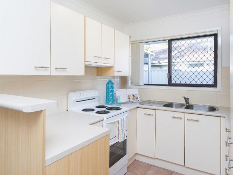 2/31 Victor Avenue, Paradise Point QLD 4216