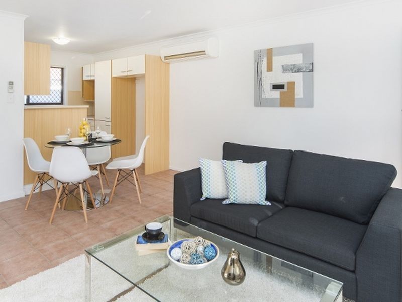 2/31 Victor Avenue, Paradise Point QLD 4216