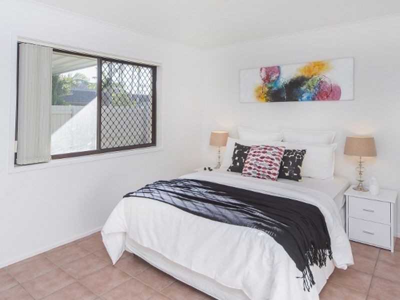 2/31 Victor Avenue, Paradise Point QLD 4216