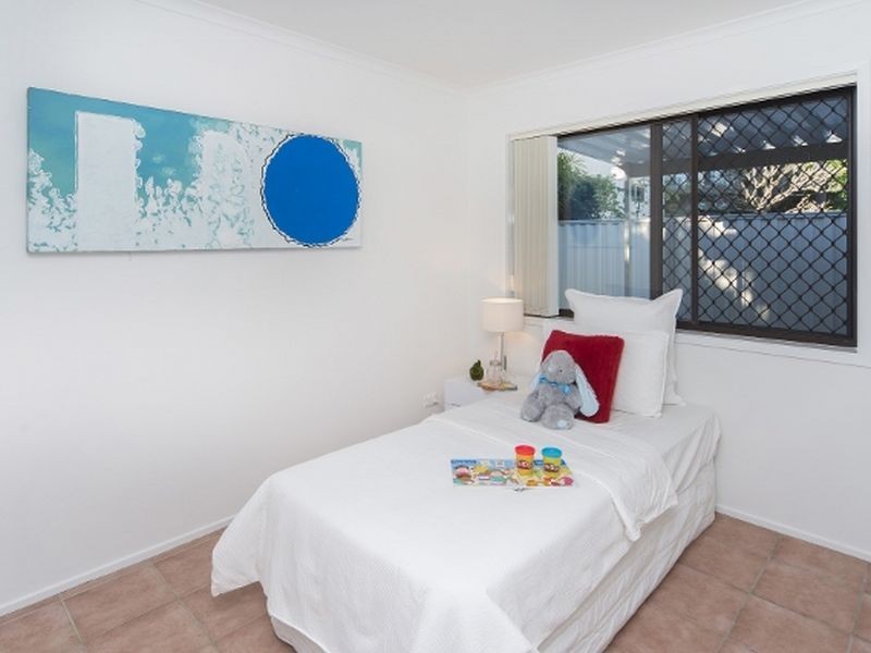 2/31 Victor Avenue, Paradise Point QLD 4216