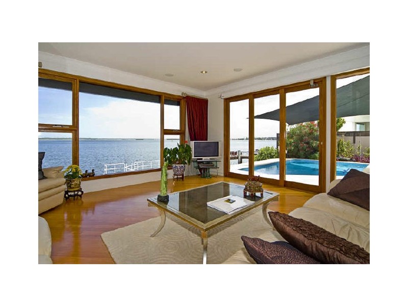 Sovereign Islands QLD 4216