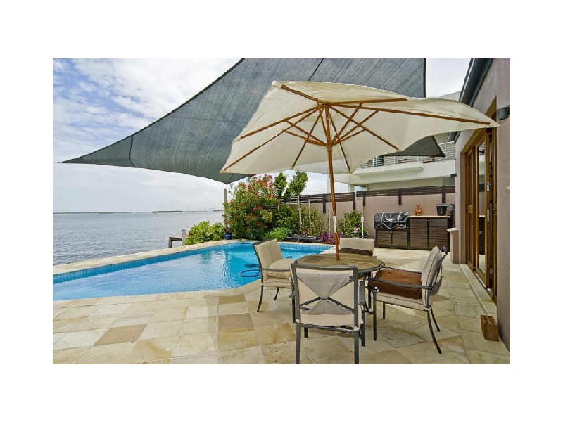 Sovereign Islands QLD 4216