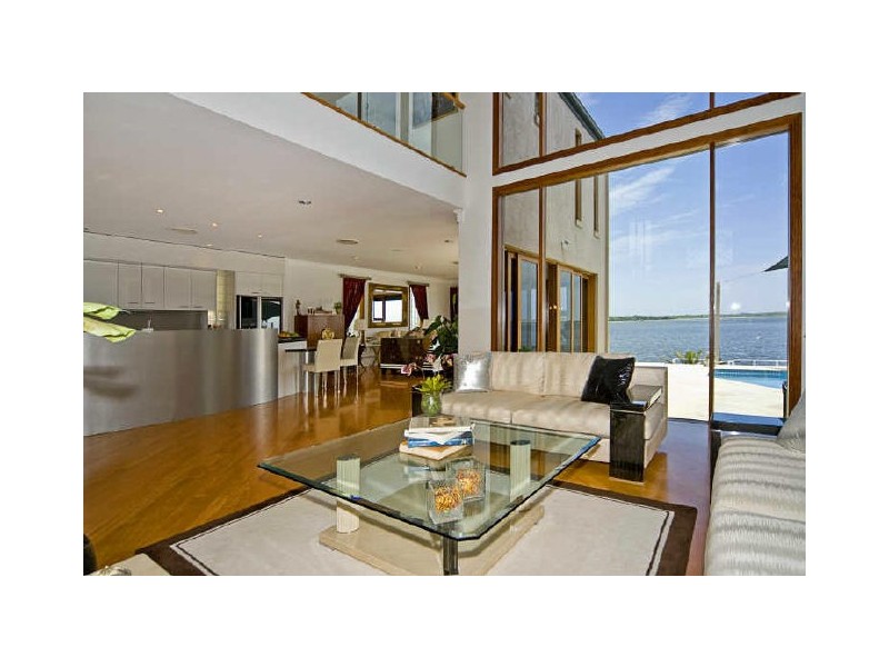 Sovereign Islands QLD 4216