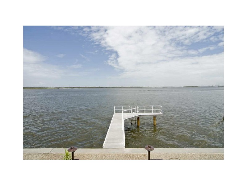 Sovereign Islands QLD 4216