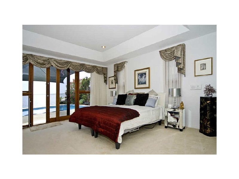 Sovereign Islands QLD 4216