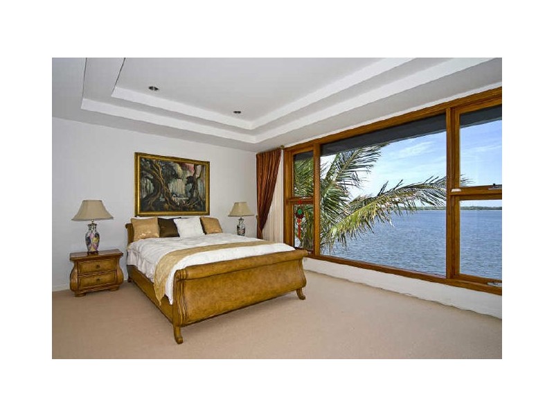 Sovereign Islands QLD 4216