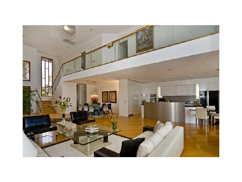 Sovereign Islands QLD 4216