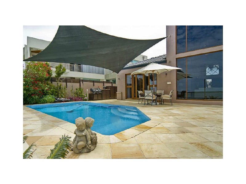 Sovereign Islands QLD 4216