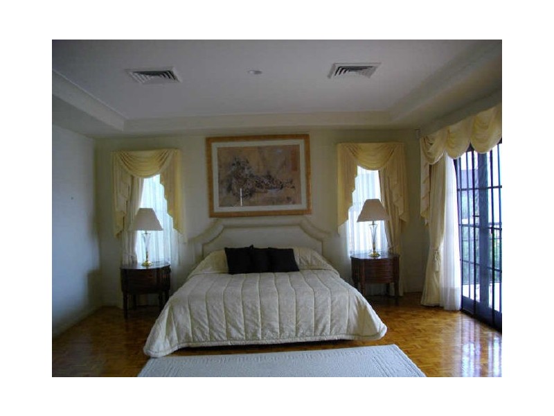 20 The Peninsula Sovereign Island, Paradise Point QLD 4216