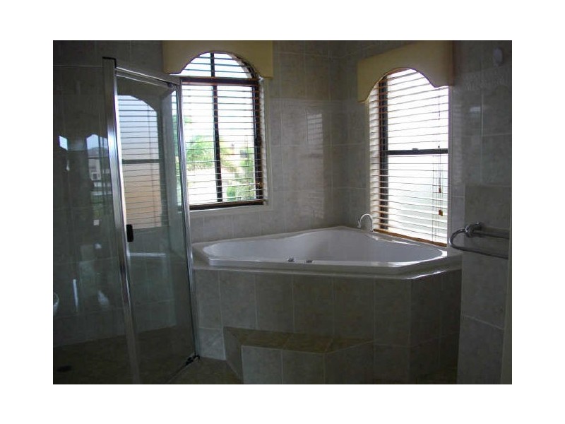 20 The Peninsula Sovereign Island, Paradise Point QLD 4216