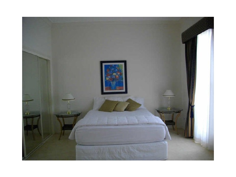 20 The Peninsula Sovereign Island, Paradise Point QLD 4216