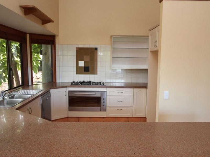 77 Plateau Crescent, Carrara QLD 4211