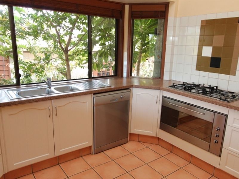 77 Plateau Crescent, Carrara QLD 4211