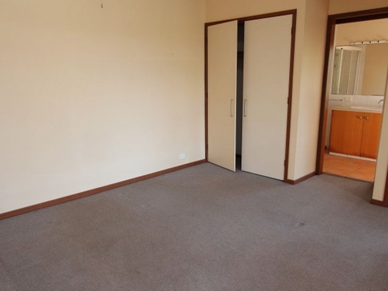 77 Plateau Crescent, Carrara QLD 4211