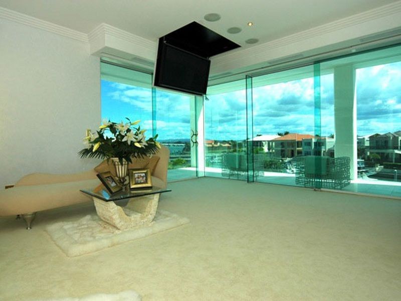 23 Queen Guineveres Place, Sovereign Islands QLD 4216