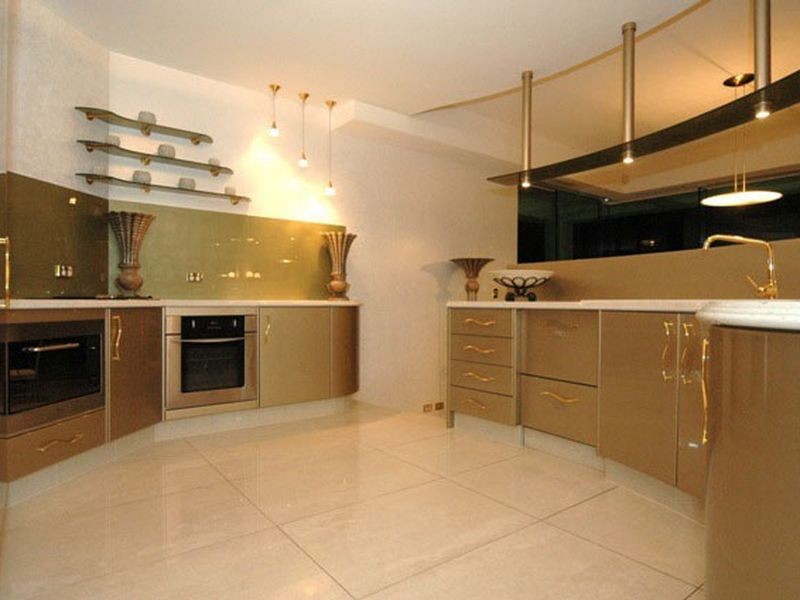 23 Queen Guineveres Place, Sovereign Islands QLD 4216