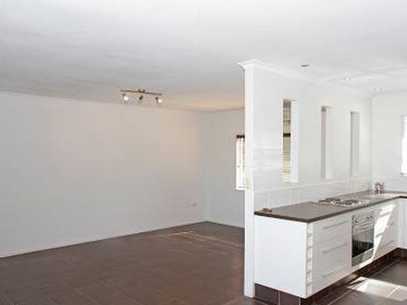 9 Louise Street, Southport QLD 4215