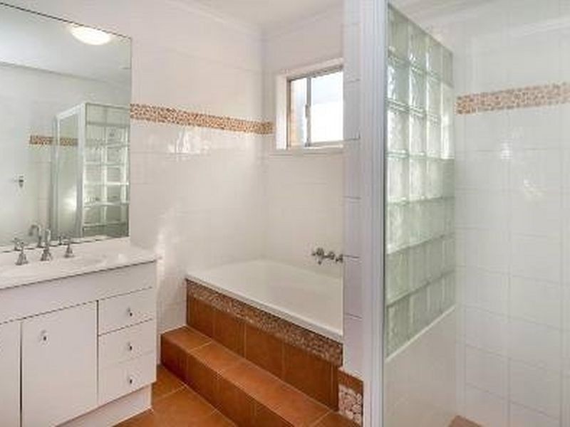 9 Louise Street, Southport QLD 4215