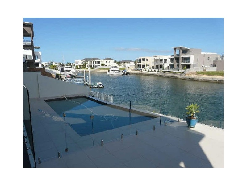 Sovereign Islands QLD 4216