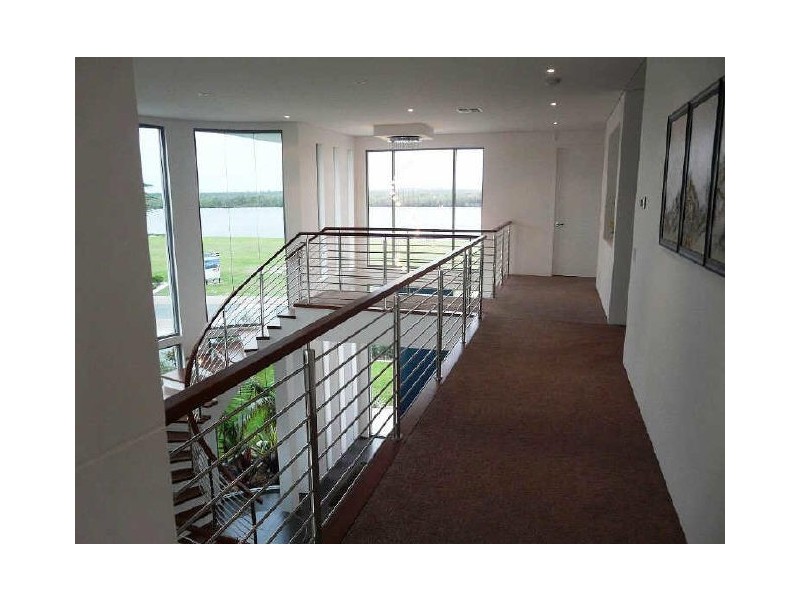 Sovereign Islands QLD 4216