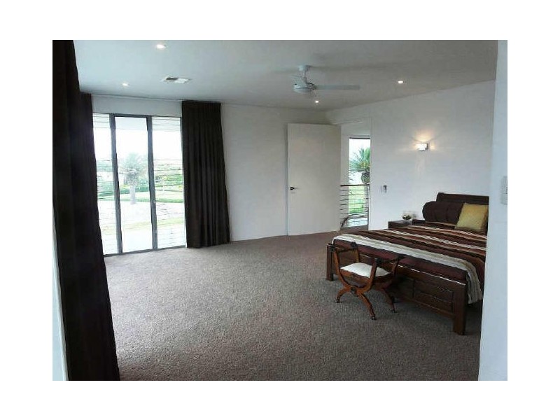 Sovereign Islands QLD 4216