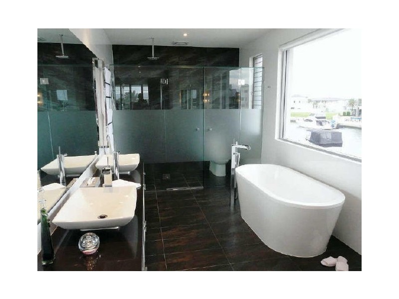 Sovereign Islands QLD 4216