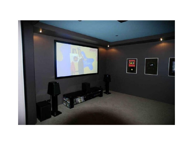 Sovereign Islands QLD 4216