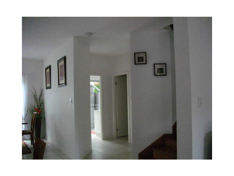 8 Tecona Avenue, Hollywell QLD 4216