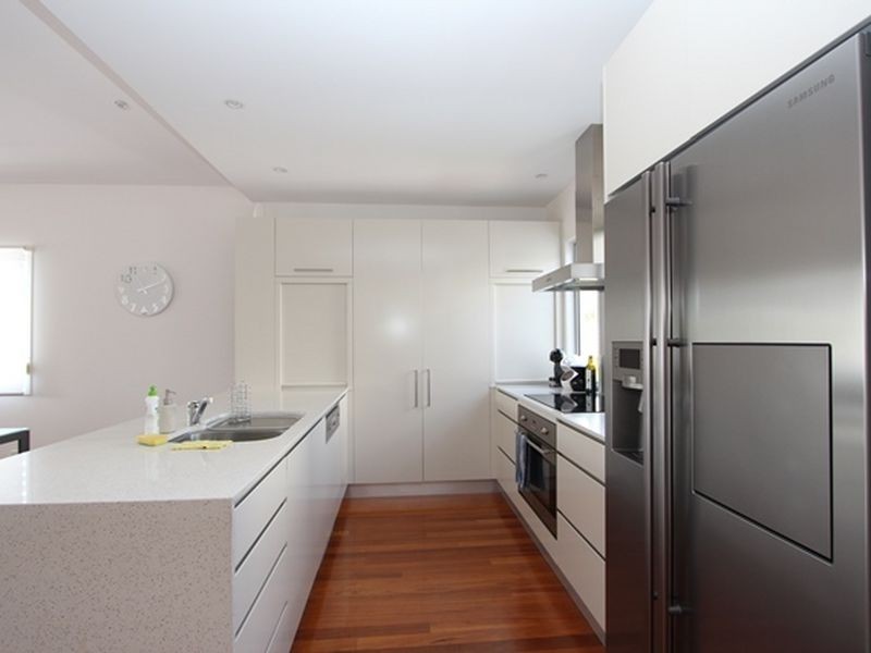 2/22 Eider Avenue, Paradise Point QLD 4216