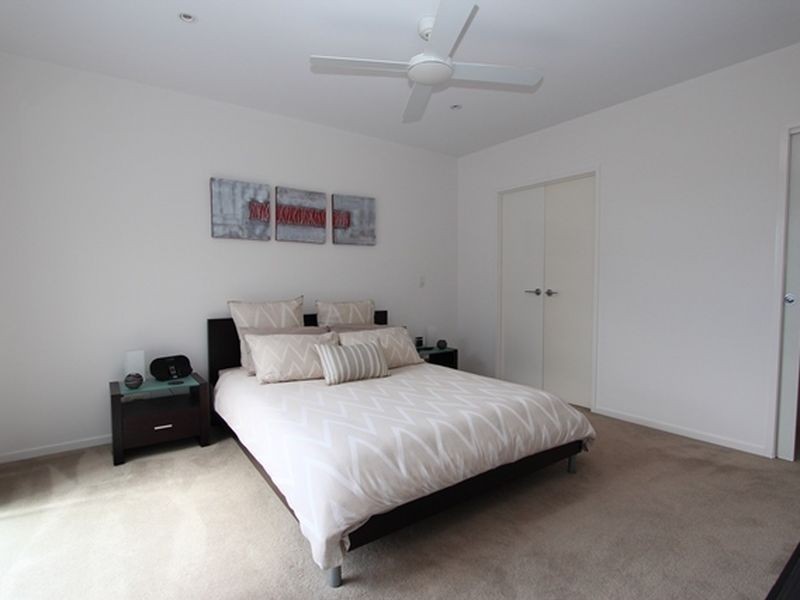 2/22 Eider Avenue, Paradise Point QLD 4216