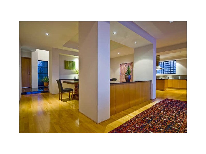 41 King Arthurs Court, Paradise Point QLD 4216