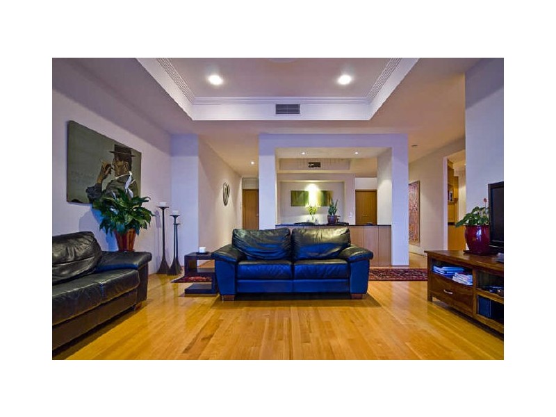 41 King Arthurs Court, Paradise Point QLD 4216