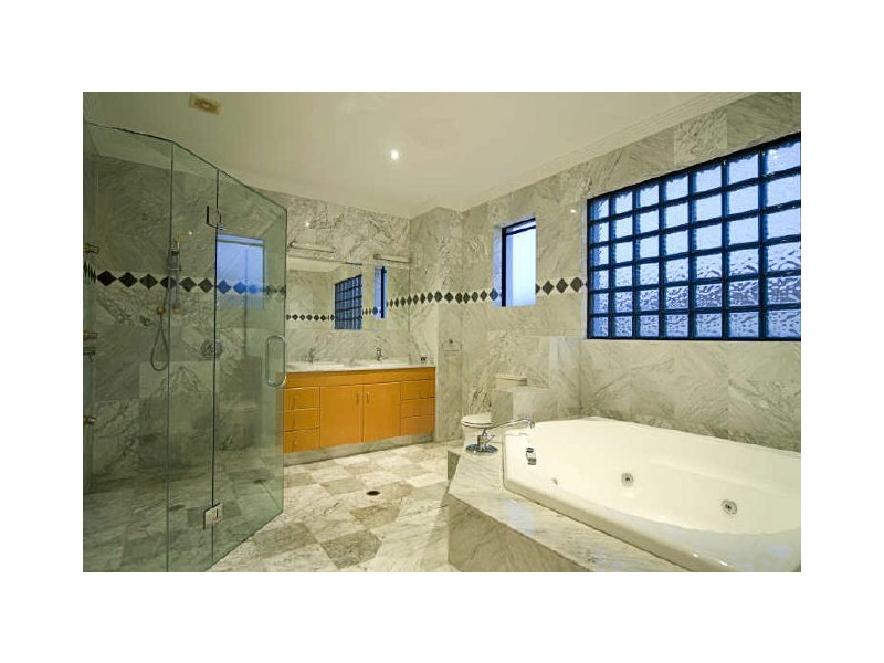 41 King Arthurs Court, Paradise Point QLD 4216
