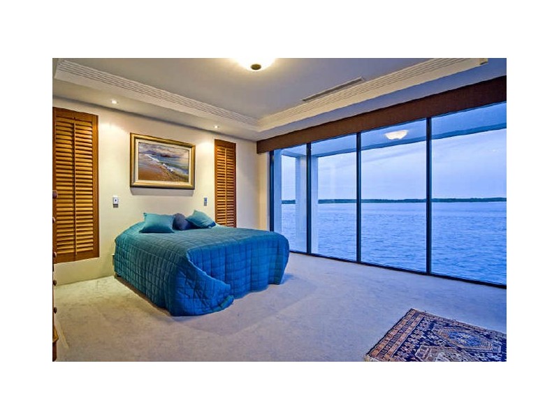 41 King Arthurs Court, Paradise Point QLD 4216