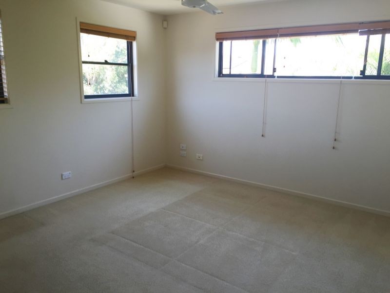 1/8 Drake Avenue, Paradise Point QLD 4216