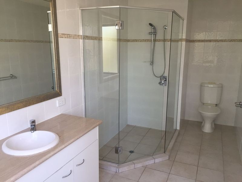 1/8 Drake Avenue, Paradise Point QLD 4216