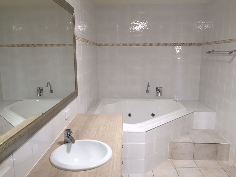 1/8 Drake Avenue, Paradise Point QLD 4216