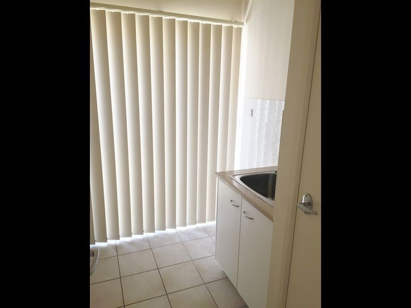 1/8 Drake Avenue, Paradise Point QLD 4216