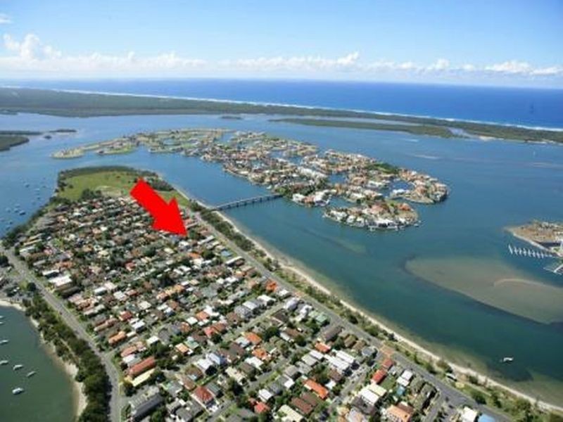 1/8 Drake Avenue, Paradise Point QLD 4216