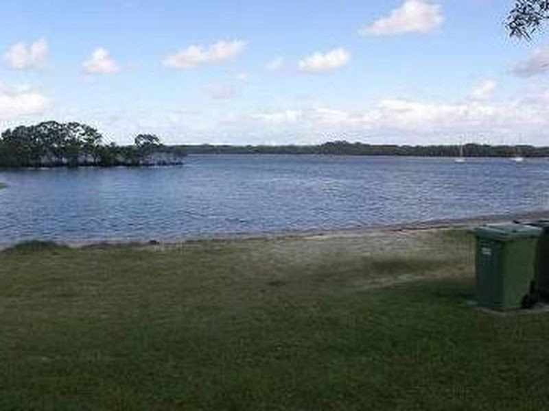 84b Boykambil Esplanade North, Hope Island QLD 4212