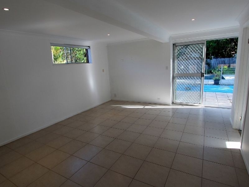 56 Abalone Avenue, Paradise Point QLD 4216