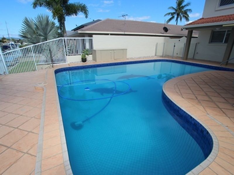 8 Dobell Avenue, Paradise Point QLD 4216