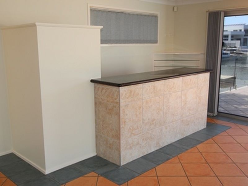 8 Dobell Avenue, Paradise Point QLD 4216