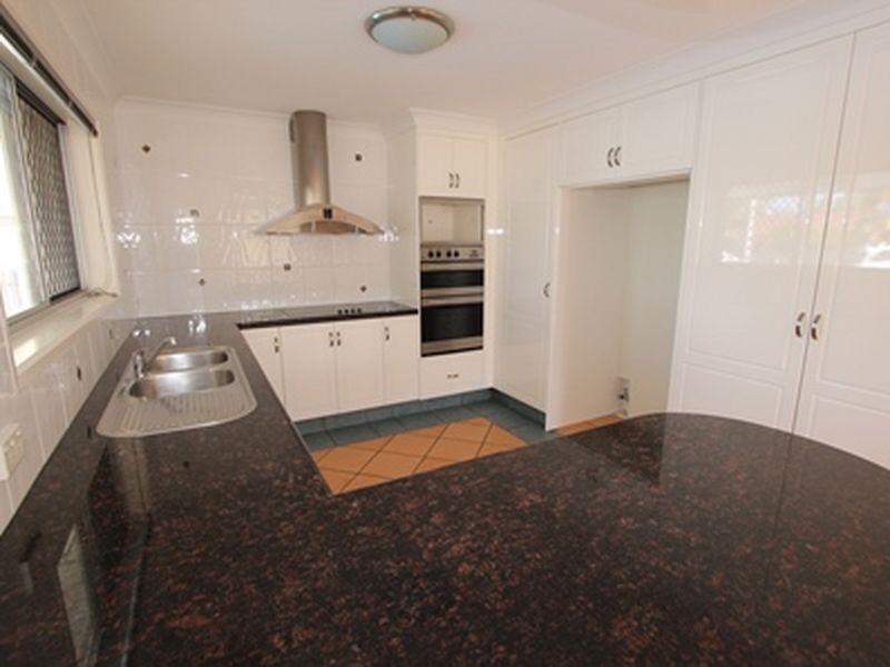 8 Dobell Avenue, Paradise Point QLD 4216