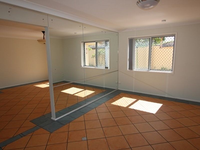 8 Dobell Avenue, Paradise Point QLD 4216