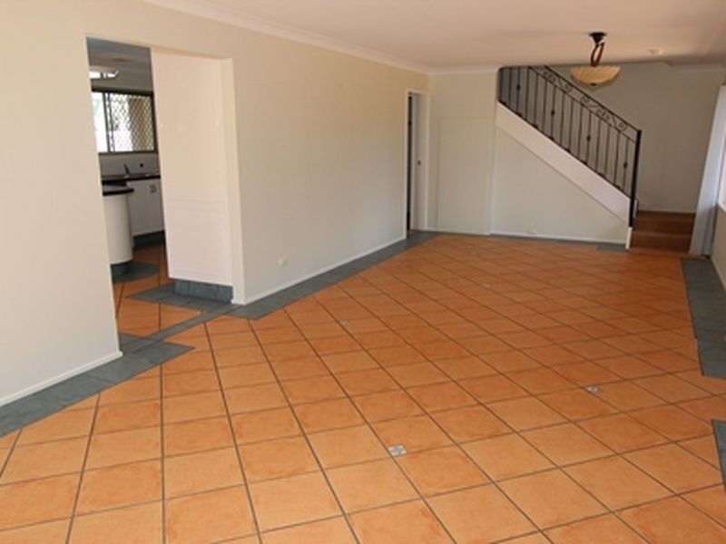 8 Dobell Avenue, Paradise Point QLD 4216