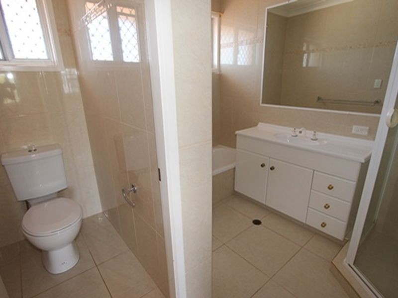 8 Dobell Avenue, Paradise Point QLD 4216